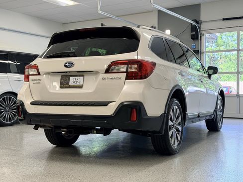 Used 2018 Subaru Outback 2.5i Touring w/ Protection Package #1 AWD/4WD image 8