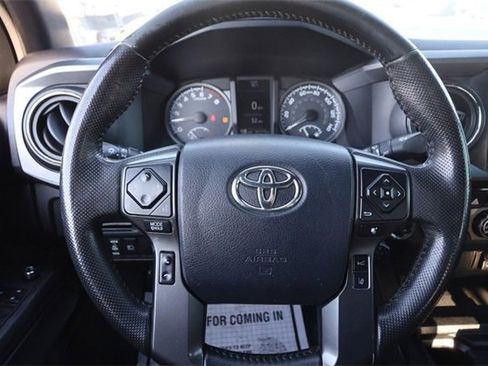 Used 2018 Toyota Tacoma TRD Off-Road image 12