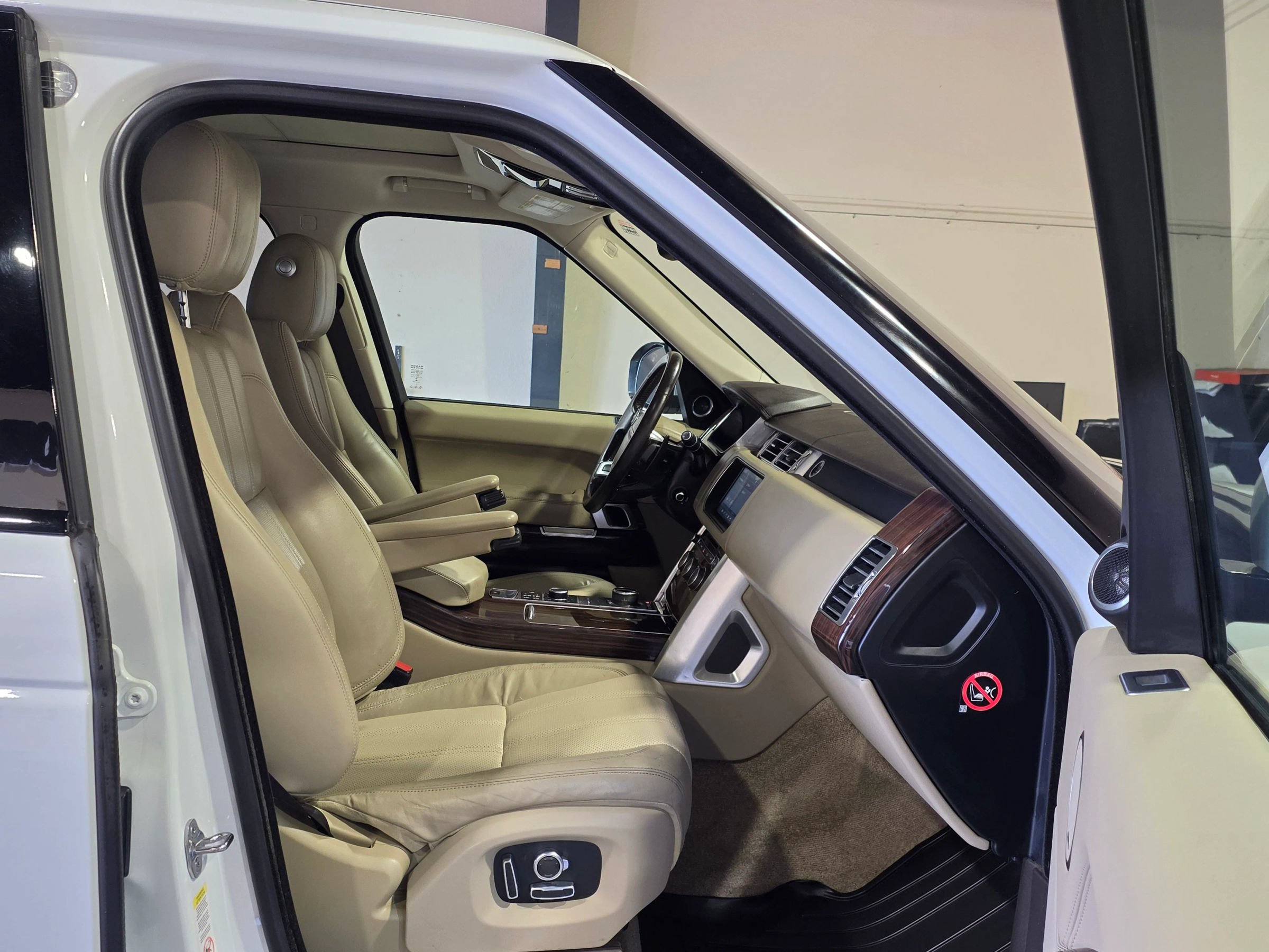 Used 2017 Land Rover Range Rover HSE AWD/4WD image 17