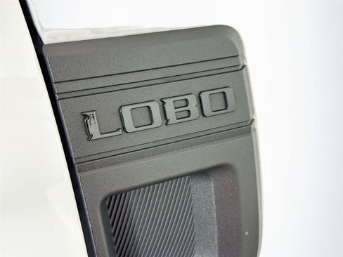 Used 2025 Ford Maverick Lobo AWD/4WD image 32