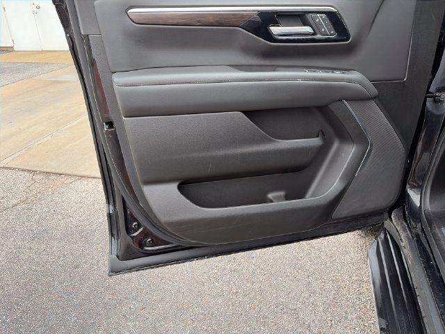 Used 2026 Chevrolet Tahoe LT RWD image 19