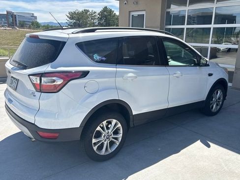 Used 2017 Ford Escape SE w/ Equipment Group 201A AWD/4WD image 3