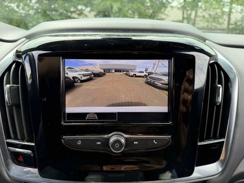 Used 2023 Chevrolet Traverse LT FWD image 24
