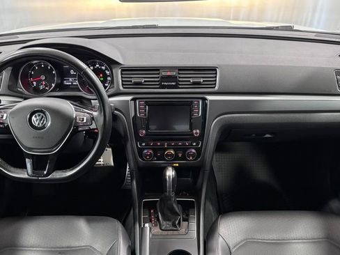 Used 2018 Volkswagen Passat 2.0T R-Line FWD image 2