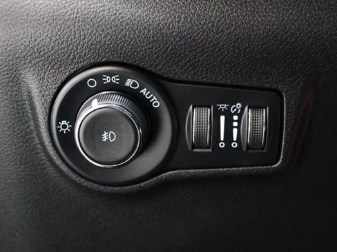 Used 2023 Jeep Compass Latitude w/ Sun and Sound Group AWD/4WD image 19