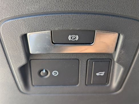 Used 2018 Land Rover Range Rover Velar R-Dynamic SE image 34