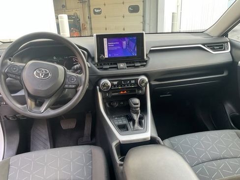 Used 2024 Toyota RAV4 XLE AWD/4WD image 12