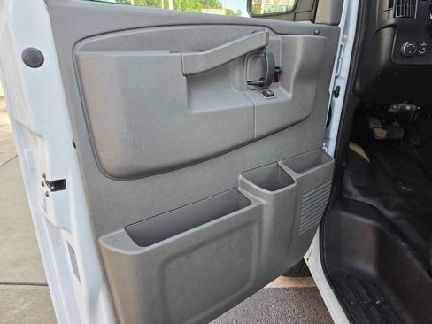 Used 2024 Chevrolet Express 3500 LS RWD image 5