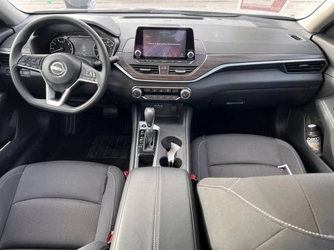 Used 2025 Nissan Altima 2.5 SV FWD image 11