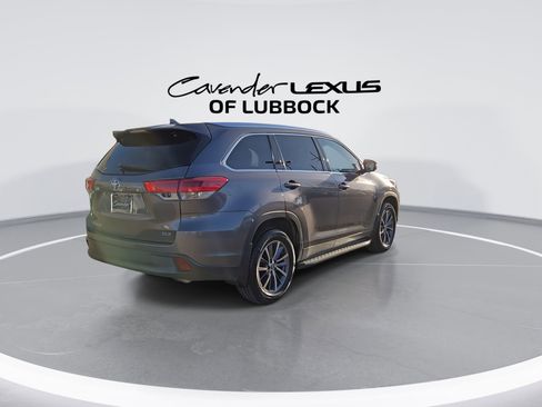 Used 2019 Toyota Highlander XLE image 8