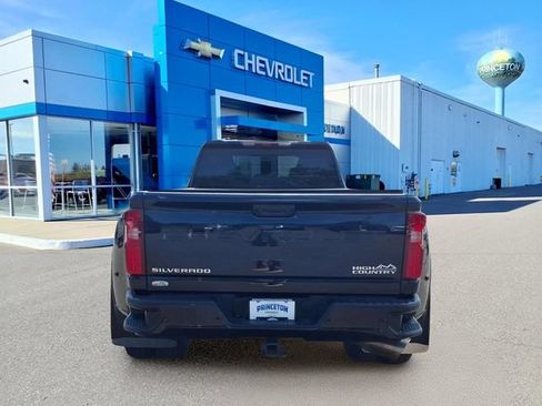 Used 2025 Chevrolet Silverado 3500 High Country w/ High Country Premium Package AWD/4WD image 4