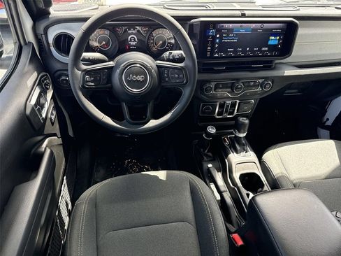 Used 2025 Jeep Wrangler Unlimited Sport AWD/4WD image 18