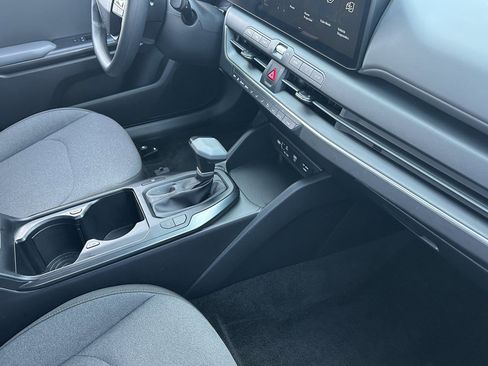 Used 2025 Kia K4 LXS image 15
