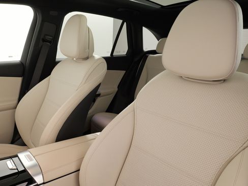 Used 2023 Mercedes-Benz GLC 300 4MATIC image 31