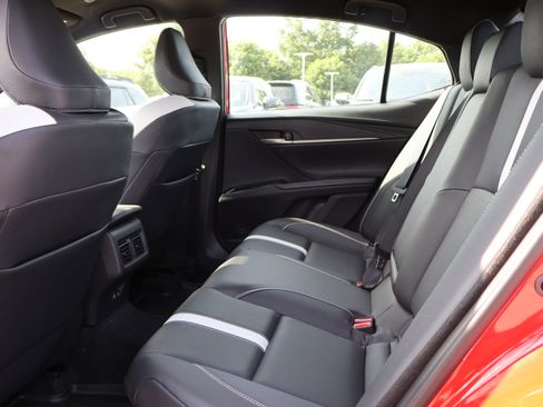 Used 2026 Toyota Camry Hybrid FWD image 16