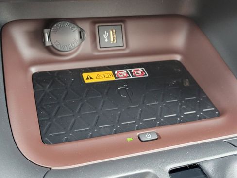 Used 2023 Toyota RAV4 Limited image 8