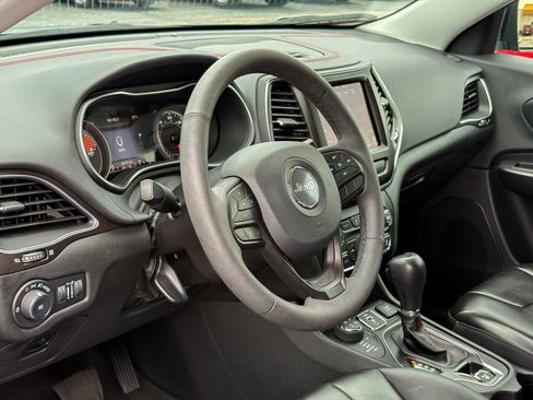 Used 2022 Jeep Cherokee Trailhawk AWD/4WD image 18