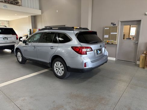 Used 2017 Subaru Outback 2.5i Premium AWD/4WD image 5