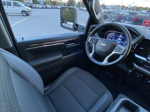 Used 2024 Chevrolet Silverado 3500 LT w/ Convenience Package image 26