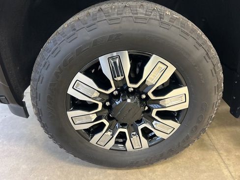 Used 2025 GMC Sierra 3500 Denali w/ Denali Reserve Package image 8