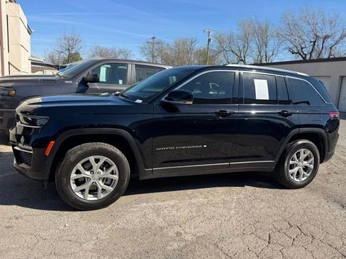 Certified 2023 Jeep Grand Cherokee Limited AWD/4WD image 3