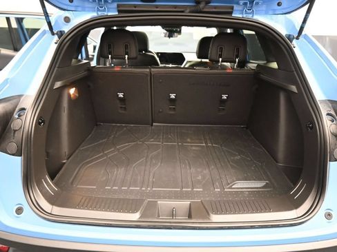 Used 2024 Chevrolet Trax RS w/ Sunroof Package FWD image 26