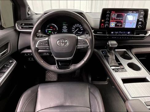 Used 2021 Toyota Sienna XSE w/ XSE Plus Package AWD/4WD image 5