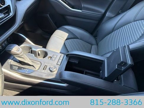 Used 2022 Toyota Highlander XSE AWD/4WD image 15