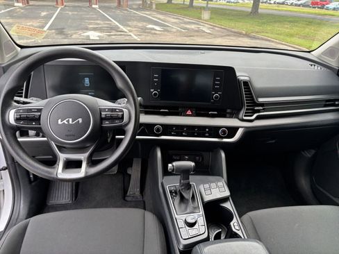 Used 2025 Kia Sportage LX FWD image 28