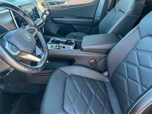 Used 2024 Volkswagen Atlas SE image 13