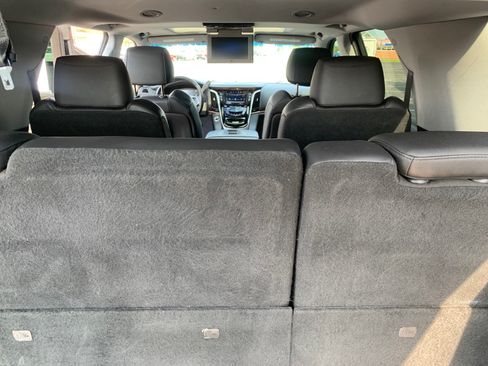 Used 2019 Cadillac Escalade Luxury AWD/4WD image 8
