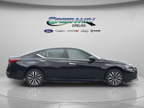Used 2024 Nissan Altima 2.5 SV FWD image 6