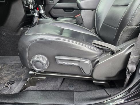 Used 2020 Jeep Wrangler Unlimited Sahara AWD/4WD image 16