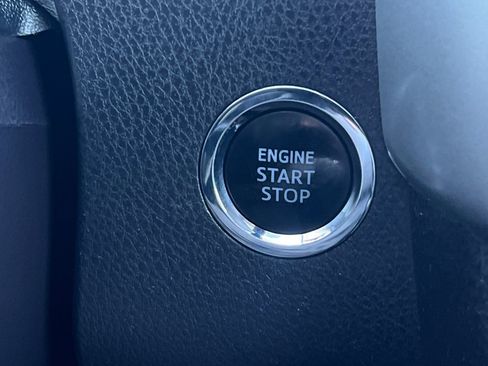 Used 2019 Toyota Highlander XLE image 24