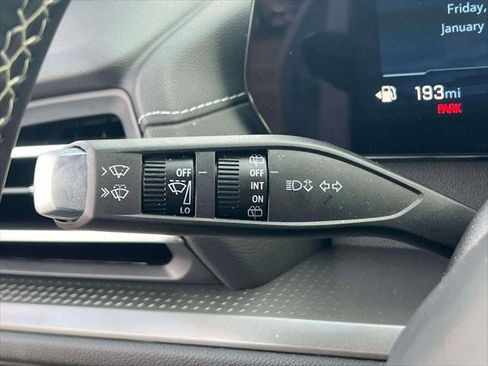 Used 2025 Chevrolet Traverse LT w/ Driver Confidence Package image 24