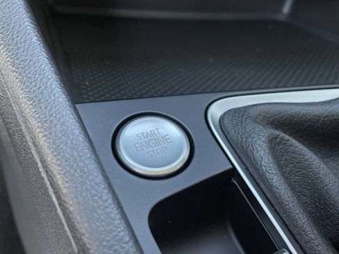 Used 2023 Volkswagen Jetta SE image 35