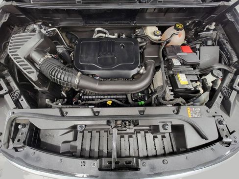 Used 2023 GMC Acadia SLE w/ Driver Convenience Package image 9