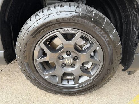 Used 2025 Honda Pilot TrailSport image 31