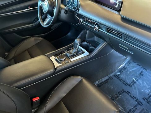 New 2025 MAZDA MAZDA3 Hatchback w/Premium Plus Pkg image 13
