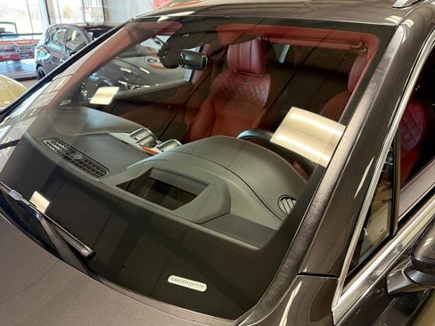 Used 2018 Bentley Bentayga image 29