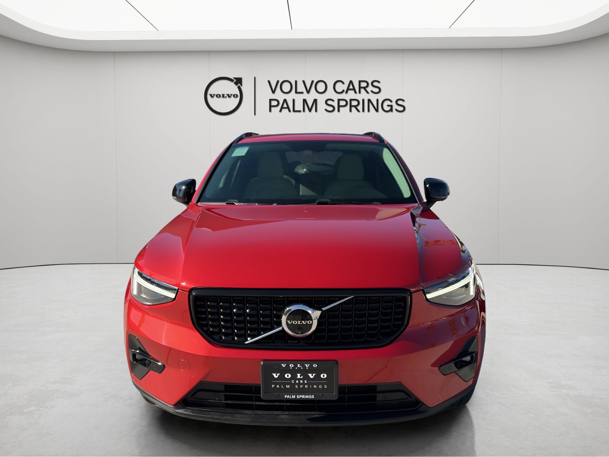 Used 2025 Volvo XC40 B5 Ultra AWD/4WD image 2