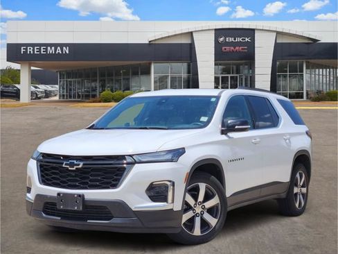Used 2022 Chevrolet Traverse LT w/ LT Premium Package FWD image 1