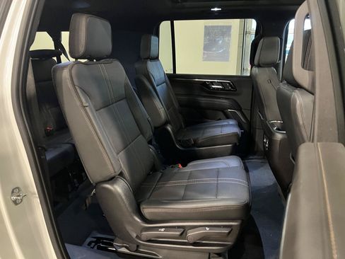 Used 2025 Chevrolet Suburban High Country AWD/4WD image 42