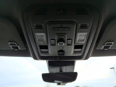 Used 2024 GMC Yukon Denali w/ Advanced Technology Package image 31