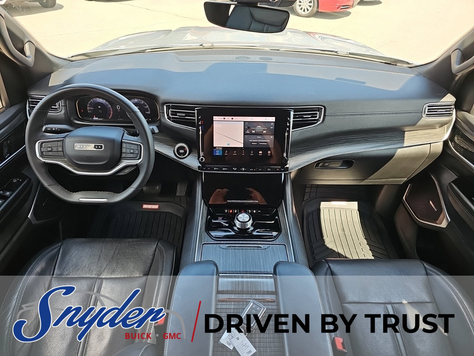 Used 2024 Jeep Wagoneer L Series II w/ Flexible Seating Group AWD/4WD image 25