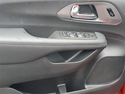 New 2026 Chrysler Pacifica Select image 15