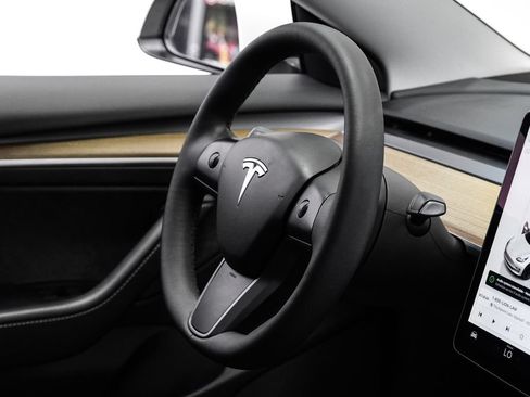 Used 2023 Tesla Model 3 Standard Range RWD image 16