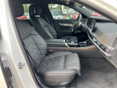 Used 2025 BMW 760i xDrive AWD/4WD image 32