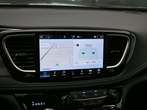 New 2026 Chrysler Pacifica Limited FWD image 12