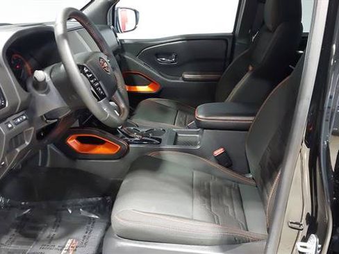 Used 2025 Nissan Frontier PRO-4X AWD/4WD image 19